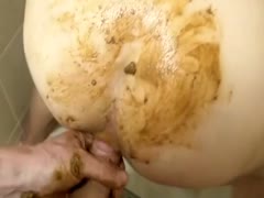 SLAVE DANS LA DOUCHE PLAN SODO SCATO AVEC